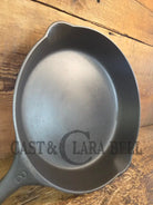 Wow unique!! Not seen often Griswold #8 Skillet with Slant Logo and Smooth Bottom! 704 - Skillet