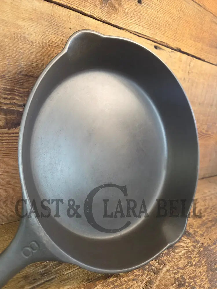 Wow unique!! Not seen often Griswold #8 Skillet with Slant Logo and Smooth Bottom! 704 - Skillet