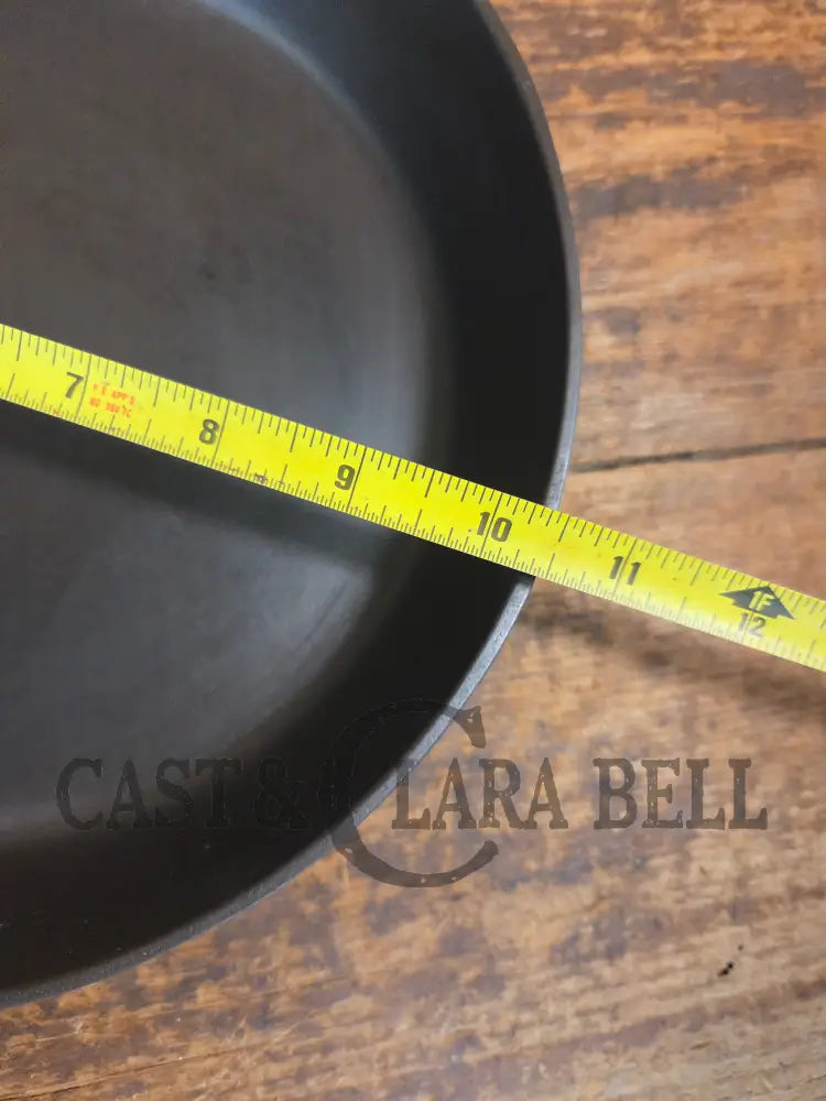 Wow unique!! Not seen often Griswold #8 Skillet with Slant Logo and Smooth Bottom! 704 - Skillet