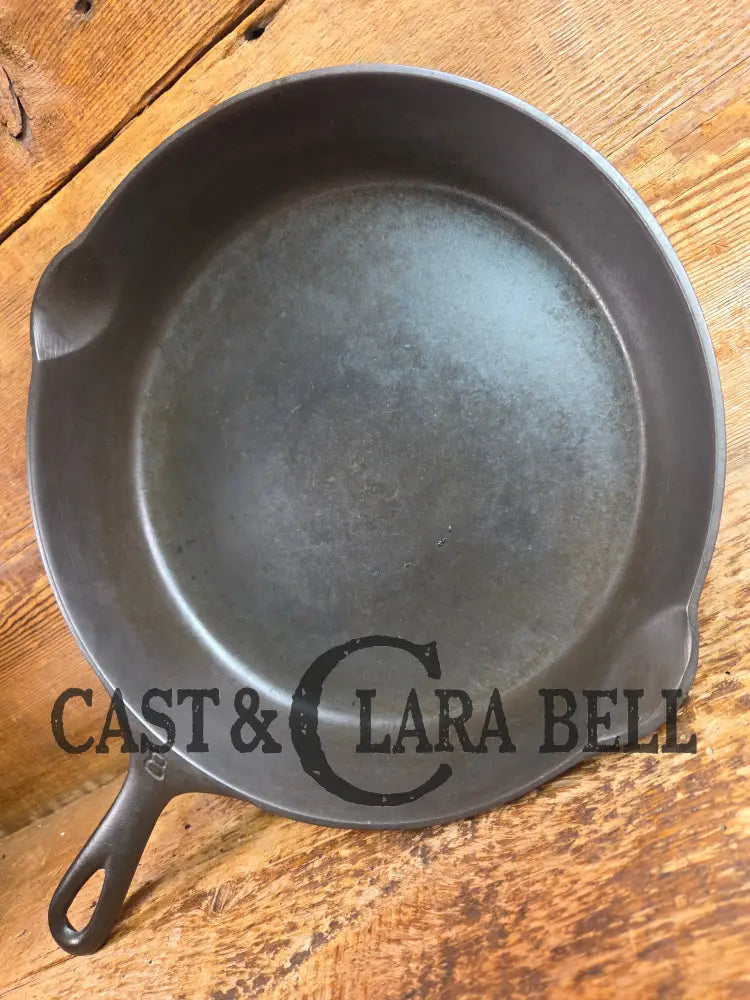 Wow unique!! Not seen often Griswold #8 Skillet with Slant Logo and Smooth Bottom! 704 Skillet
