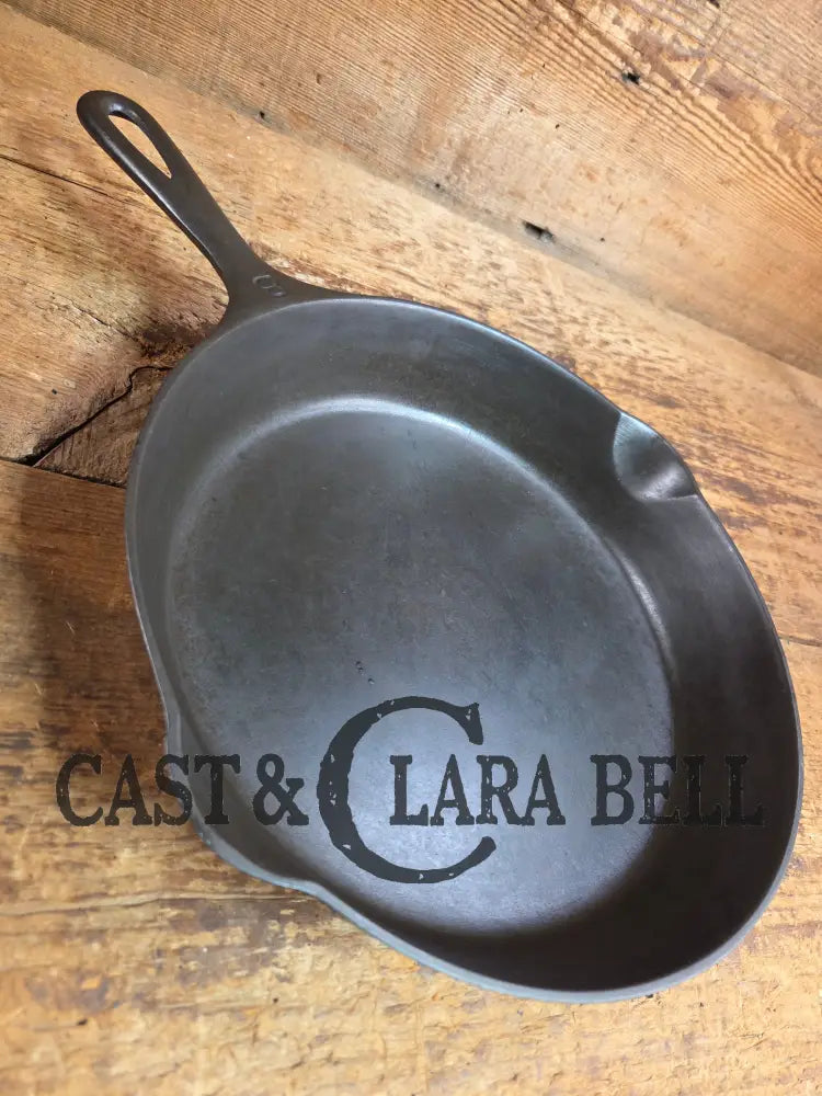 Wow unique!! Not seen often Griswold #8 Skillet with Slant Logo and Smooth Bottom! 704 Skillet