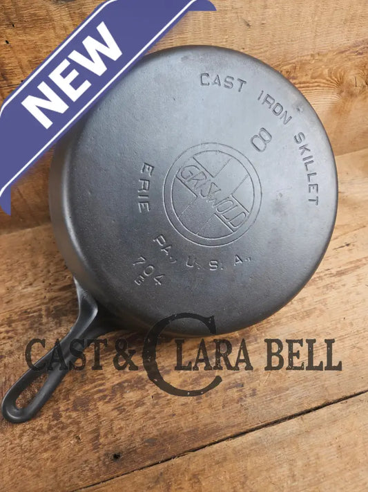 Wow unique!! Not seen oftern Griswold #8 Skillet with Slant Logo and Smooth Bottom! 704 Skillet