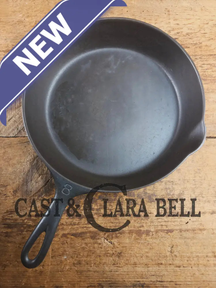 Wow unique!! Not seen oftern Griswold #8 Skillet with Slant Logo and Smooth Bottom! 704 Skillet