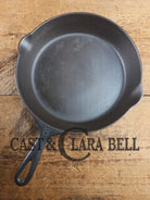 Wow unique!! Not seen oftern Griswold #8 Skillet with Slant Logo and Smooth Bottom! 704 Skillet