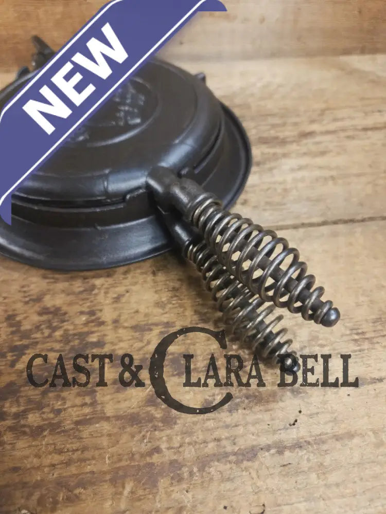 WOW VERY cool and tough to find! Early 1900’s Fanner Mfg Co No. 8 Crescent Cast Iron Waffle Maker with Low Base. Harder