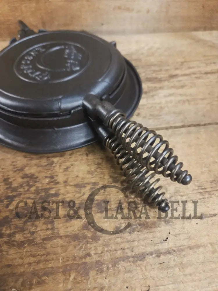 WOW VERY cool and tough to find! Early 1900’s Fanner Mfg Co No. 8 Crescent Cast Iron Waffle Maker with Low Base. Harder