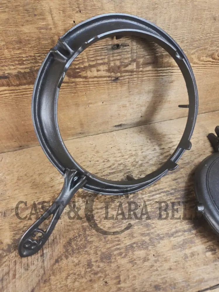 WOW VERY cool and tough to find! Early 1900’s Fanner Mfg Co No. 8 Crescent Cast Iron Waffle Maker with Low Base. Harder