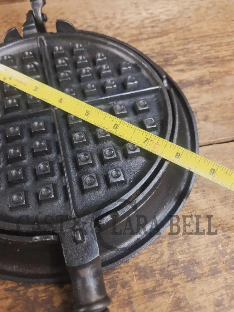 WOW VERY cool and tough to find! Early 1900’s Fanner Mfg Co No. 8 Crescent Cast Iron Waffle Maker with Low Base. Harder