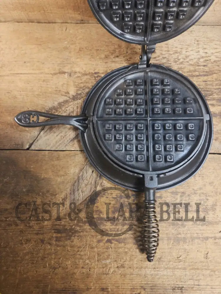 WOW VERY cool and tough to find! Early 1900’s Fanner Mfg Co No. 8 Crescent Cast Iron Waffle Maker with Low Base. Harder