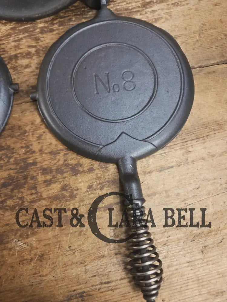 WOW VERY cool and tough to find! Early 1900’s Fanner Mfg Co No. 8 Crescent Cast Iron Waffle Maker with TALL Base.