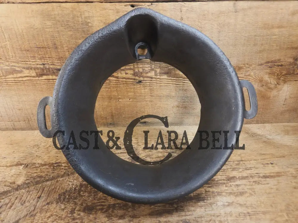 WOW VERY cool and tough to find! Early 1900’s Fanner Mfg Co No. 8 Crescent Cast Iron Waffle Maker with TALL Base.