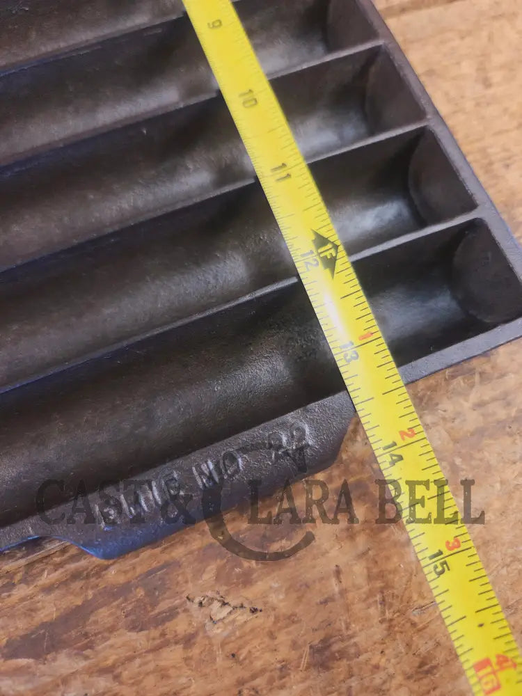 WOW very cool. Raised Erie No. 22 Breadstick Pan. Early 1900’s No. 22 Corn Bread Pan 11 cup 954 - Bakeware